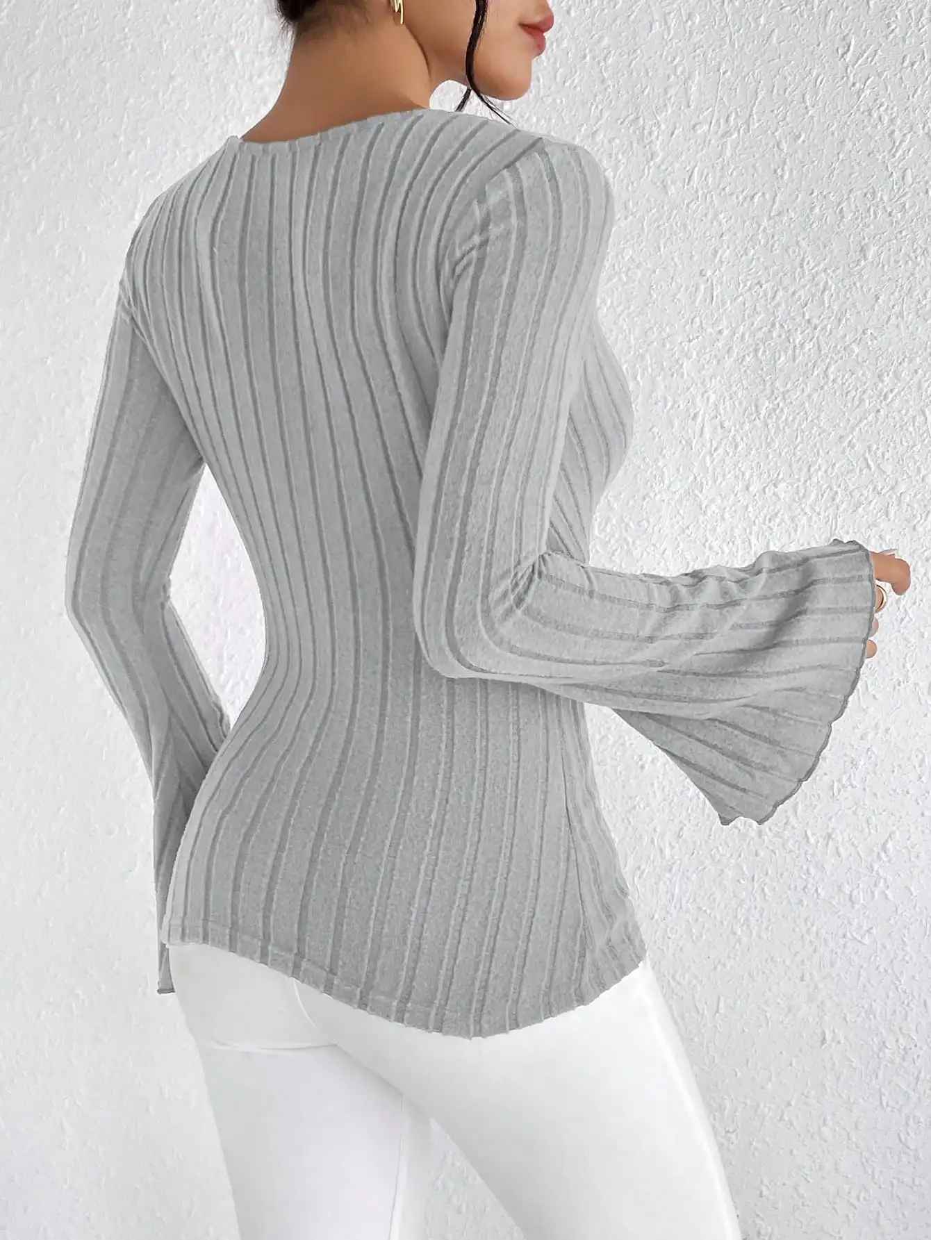 Lina™ – Slim Fit Strickshirt mit V-Ausschnitt & Stilgefühl