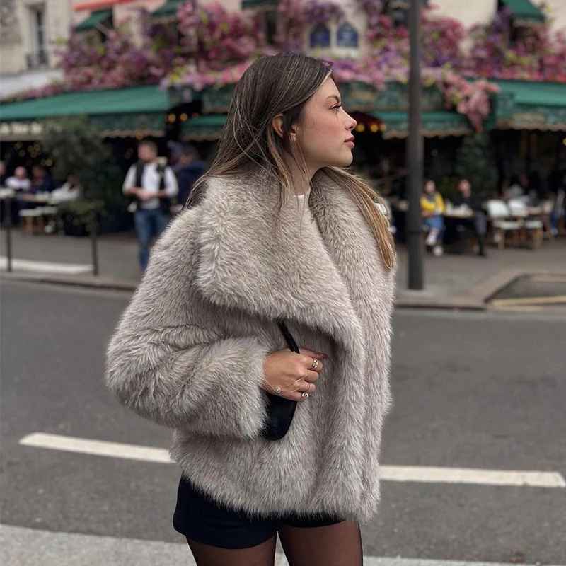 Aria™ - Jacke aus Kunstfuchspelz