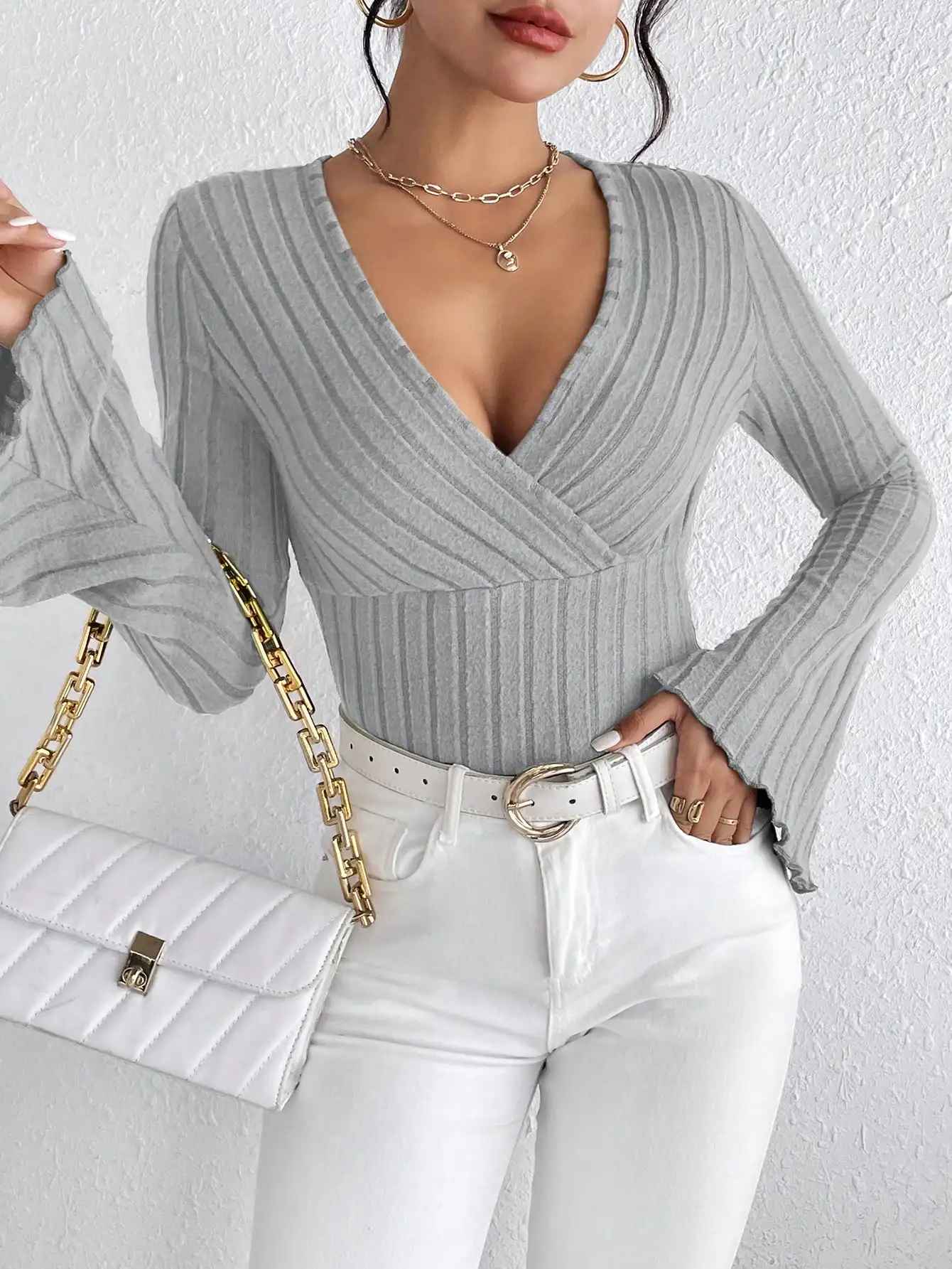Lina™ – Slim Fit Strickshirt mit V-Ausschnitt & Stilgefühl
