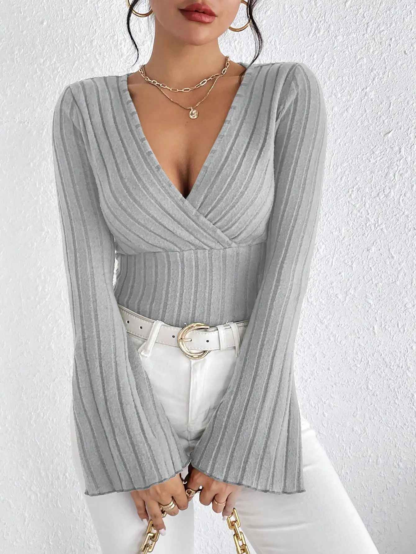 Lina™ – Slim Fit Strickshirt mit V-Ausschnitt & Stilgefühl